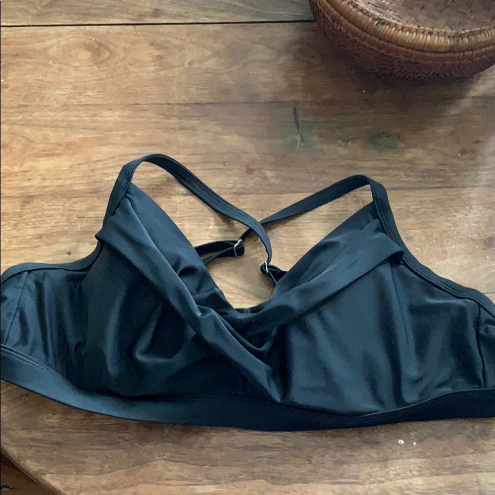Twist front athleta bikini top D CUP